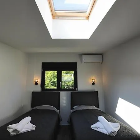 Villa Holidays Skíti