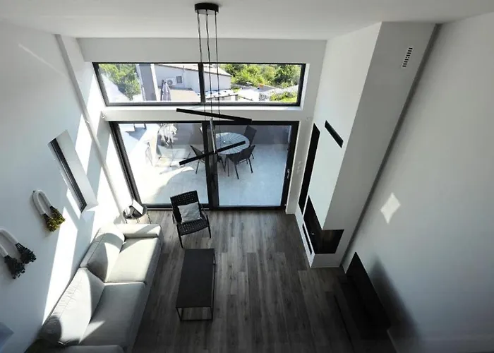 Villa Holidays Skíti